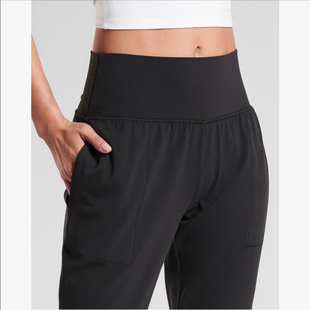 Athleta Salutation Jogger in Powervita - Picture 4 of 15